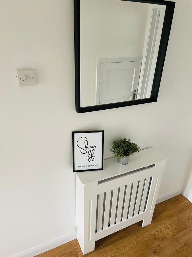 Wolverhampton Large 3 Bedrooms 5 Bed House Perfect For Short & Long Stays Contractors Business Nhs Insurance 1 Bathroom And Separate Wc Private Garden Driveway For 2 Large Vehicles Close To City Centre M6 M54 And Walsall Willenhall Cannock Property 外观 照片